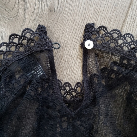 FOREVER 21--Sheer mock neck lace ruffle top - Picture 4 of 4